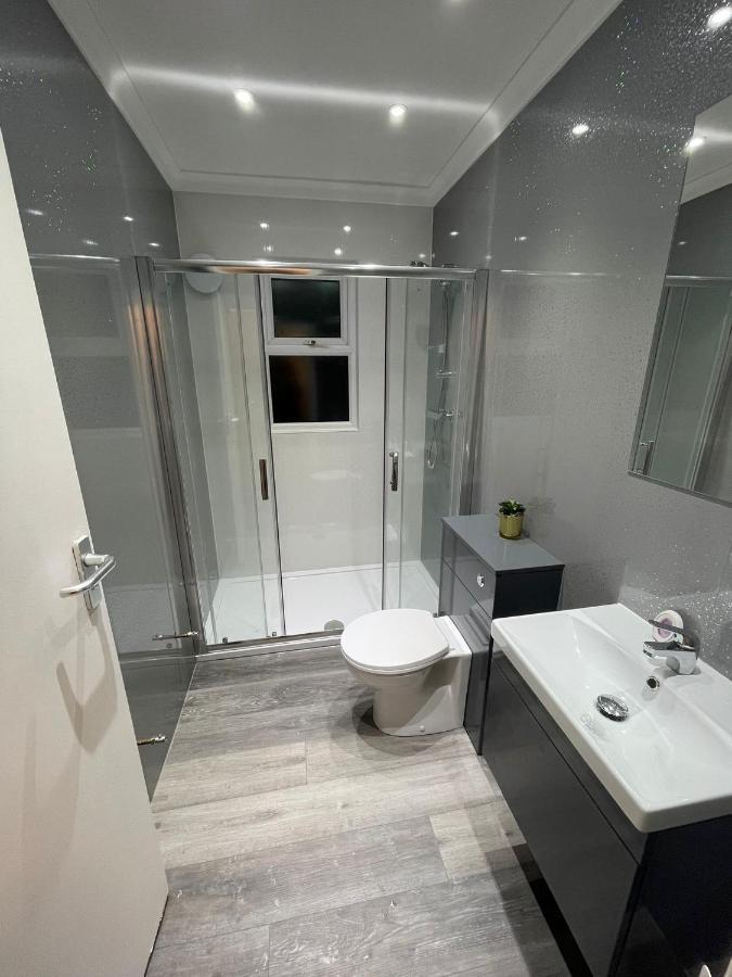 Selection Of Stylish Apartments Within Walking Distance Of Cardiff City Centre Zewnętrze zdjęcie